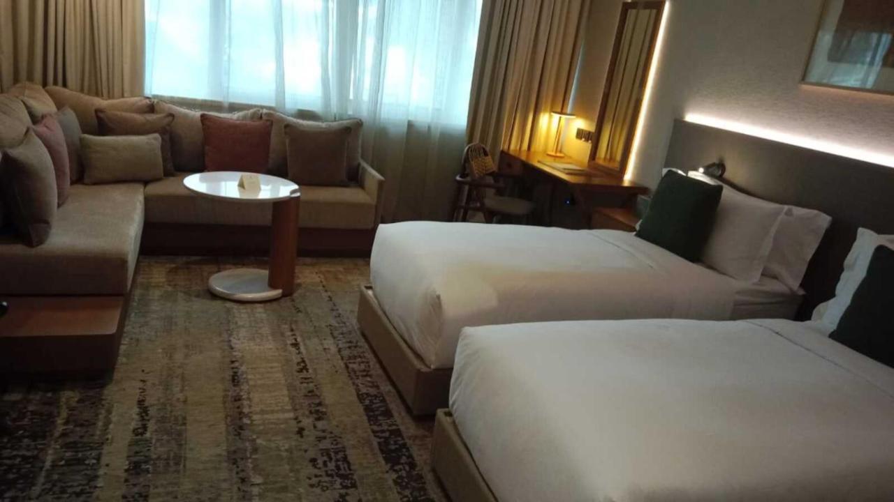 Erth Abu Dhabi Hotel ภายนอก รูปภาพ