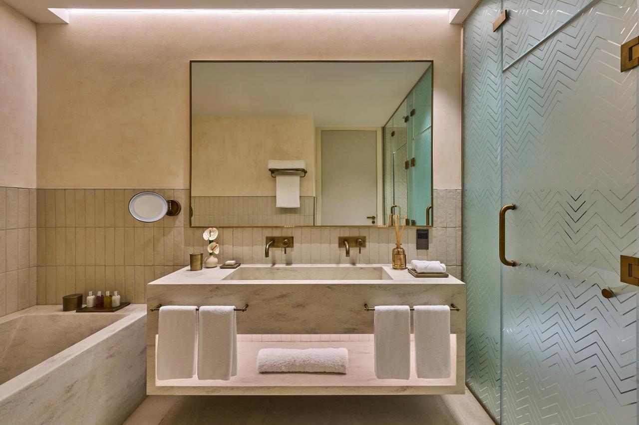 Erth Abu Dhabi Hotel ภายนอก รูปภาพ