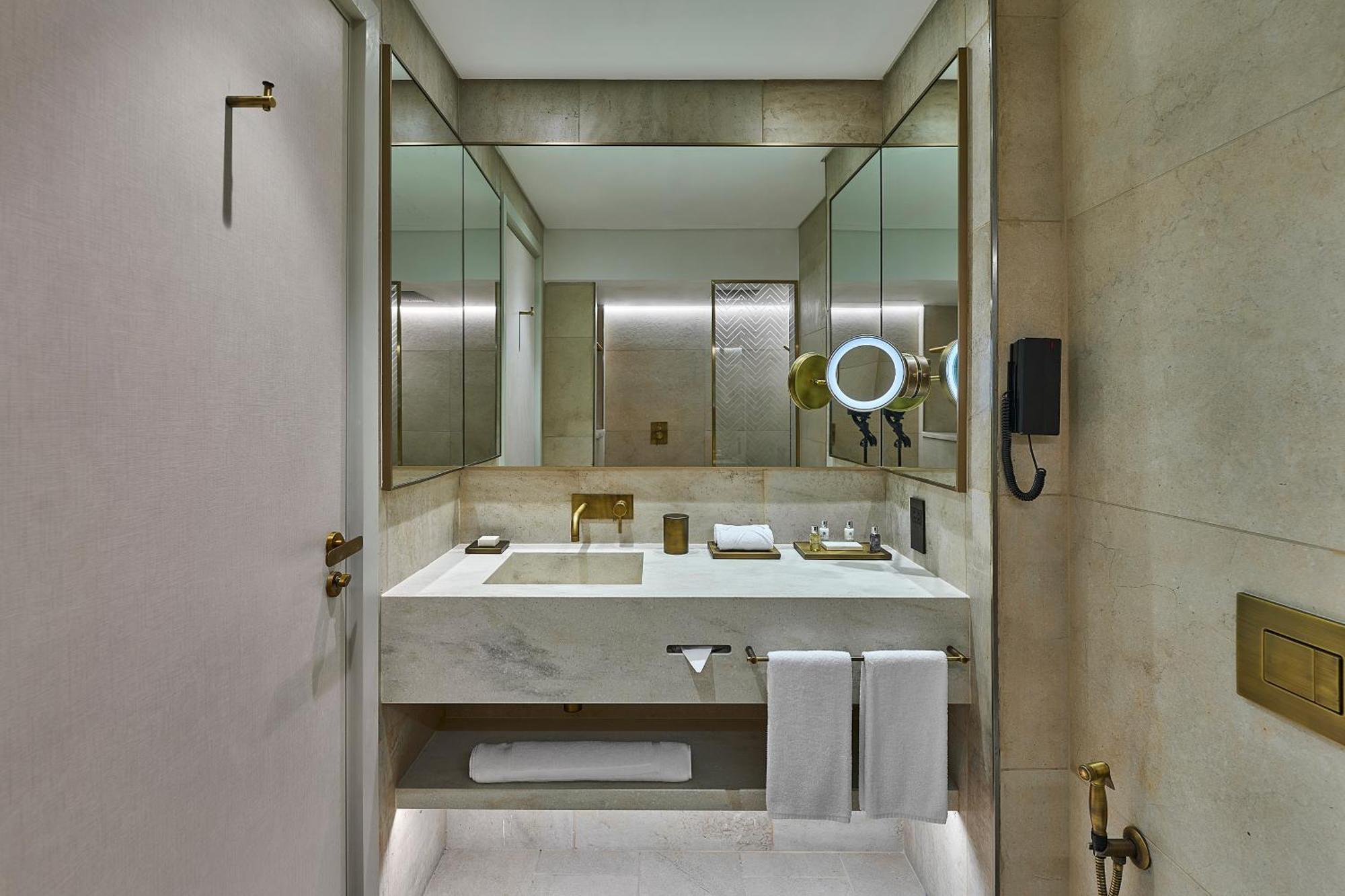 Erth Abu Dhabi Hotel ภายนอก รูปภาพ